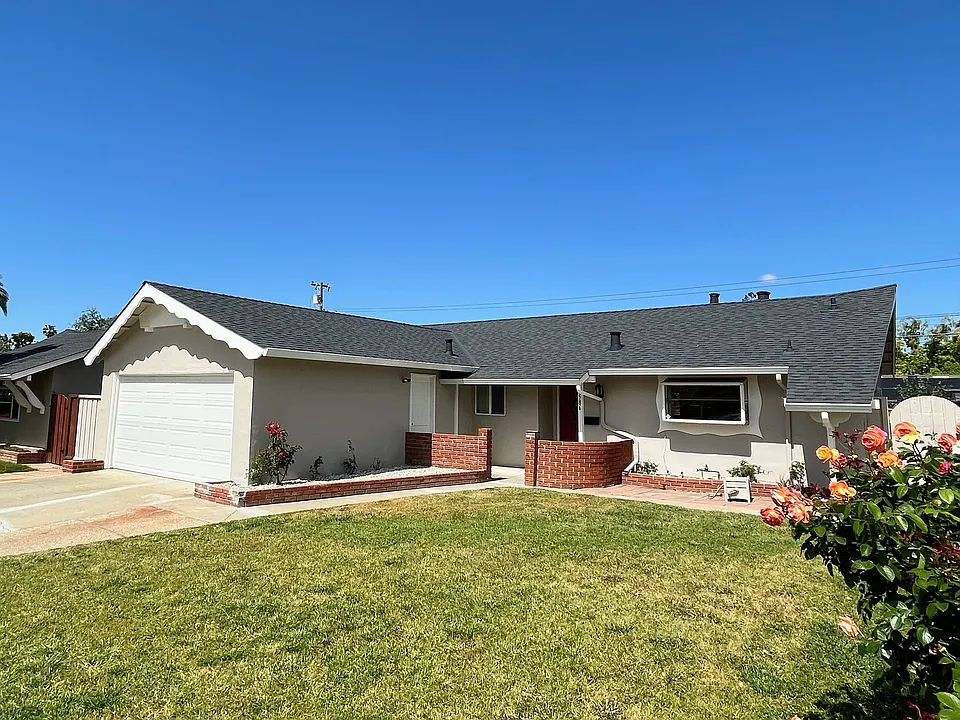 5586 Vassar Dr