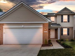 10595 Scarlet Oak Dr, Ypsilanti, MI 48198