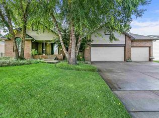 7703 W Shadow Lakes St, Wichita, KS 67205