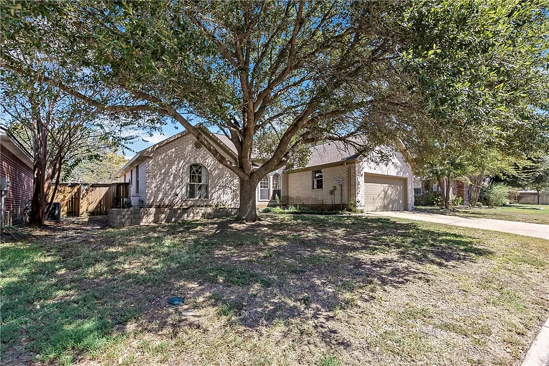3 bed, 1732 sqft, $2,100 — Photo 2