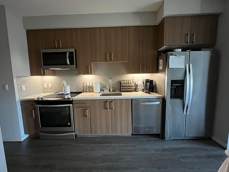 Makati Cir — Photo 10