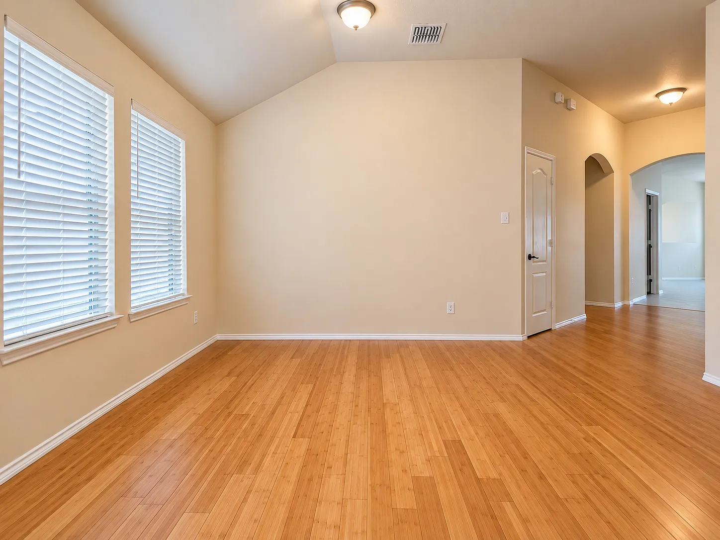 4 bed, 2141 sqft, $2,650 — Photo 2