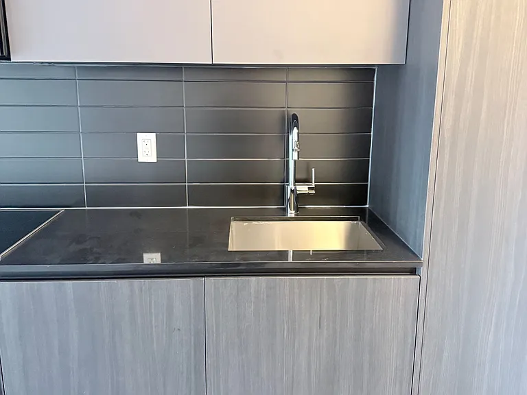 400 King St W #1106 — Photo 21