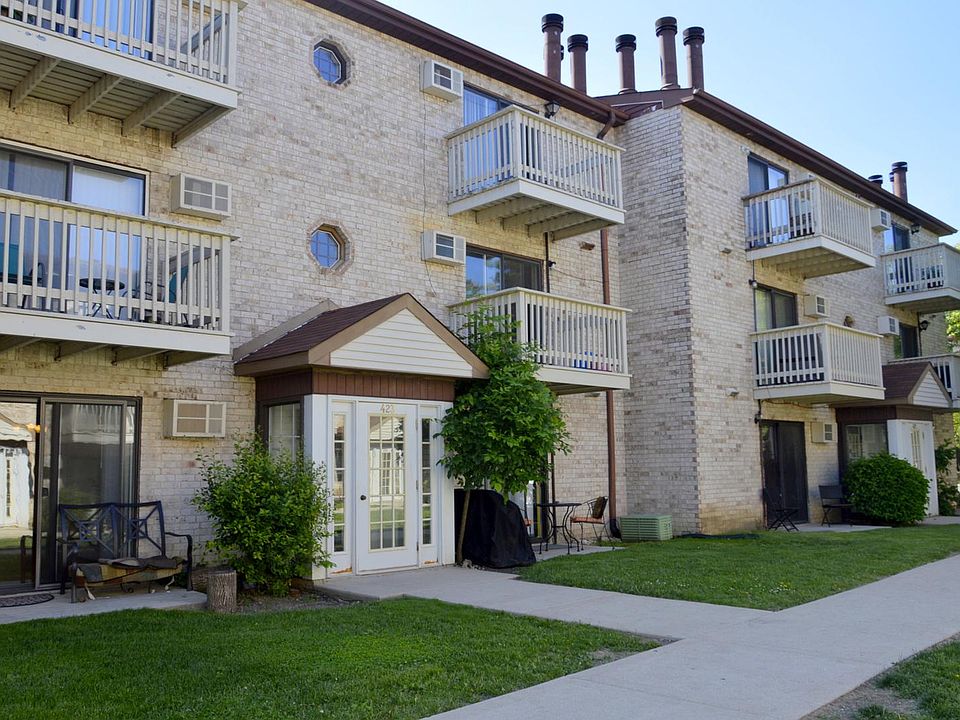 1st image of 423 E Osage Ln APT 1A
