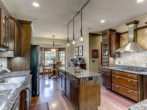 5th image of 1106 Scarborough Ln