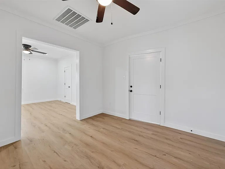 2202 Hutchins St #D — Photo 10