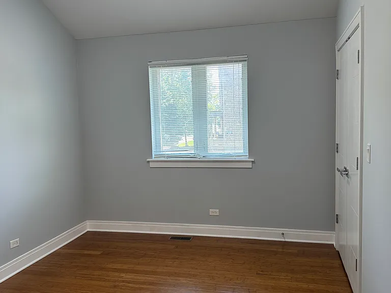 6212 S Greenwood Ave — Photo 4