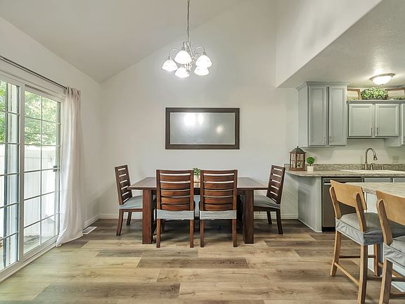 5th image of 251 S Parkside Ct