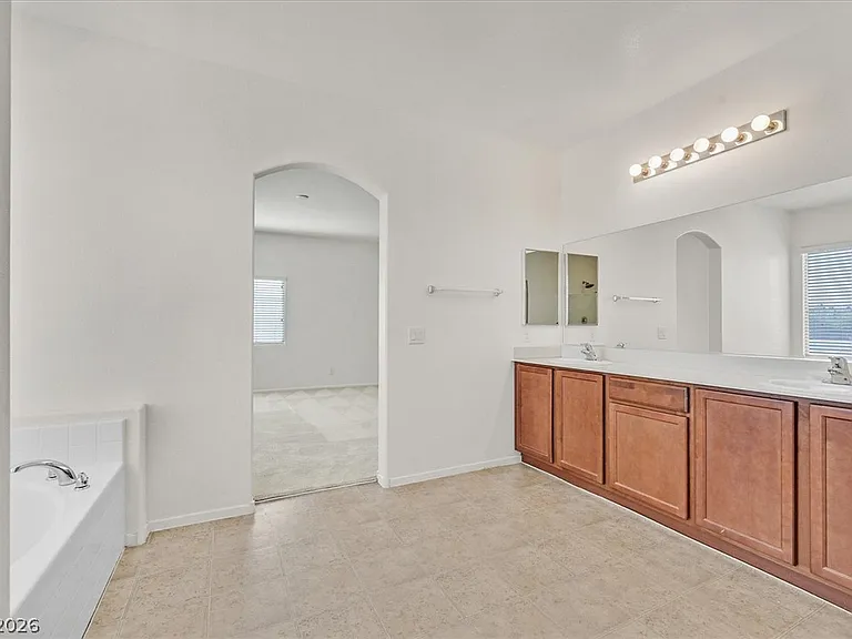 9599 Vega Carpio Ave — Photo 14