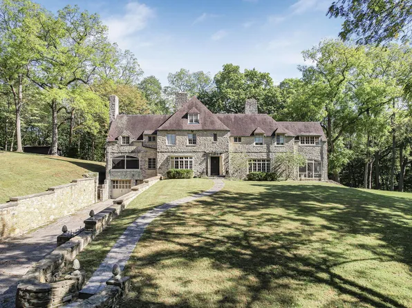 701 Country Club Dr, Newark, OH 43055