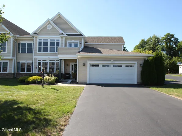 404 Lois Lane, Niskayuna, NY 12304