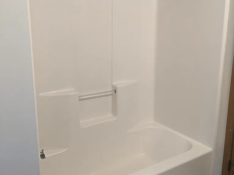 Upstairs bathroom tub/shower