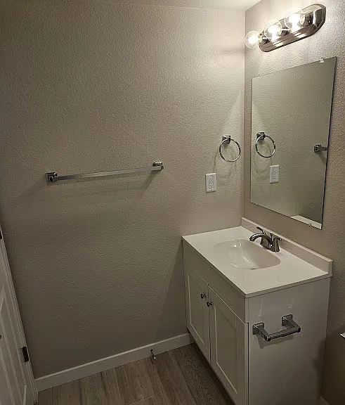 721 Collyer St #1 — Photo 9