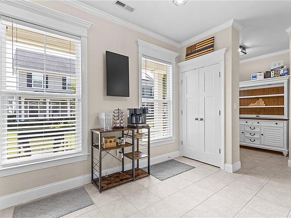 4th image of 609 Veery St