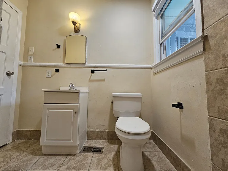 314 Clark St #A — Photo 6