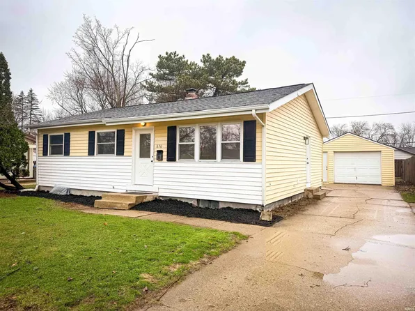 876 Hiawatha Dr, Elkhart, IN 46517