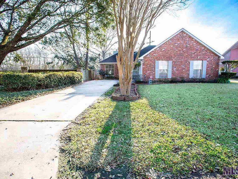 1st image of 18756 Garden Oaks Dr