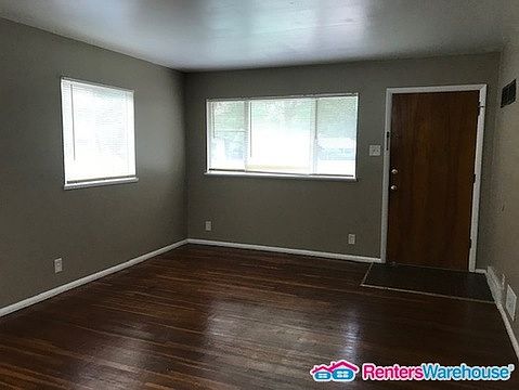 5th image of 10419 Lilac Ave