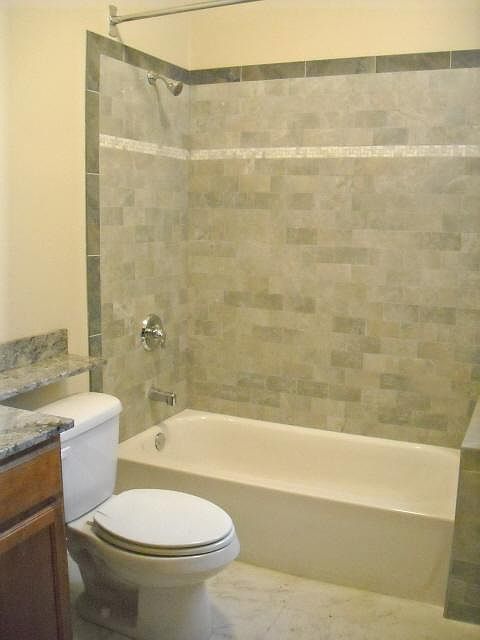 2nd image of 855 W Wellington Ave