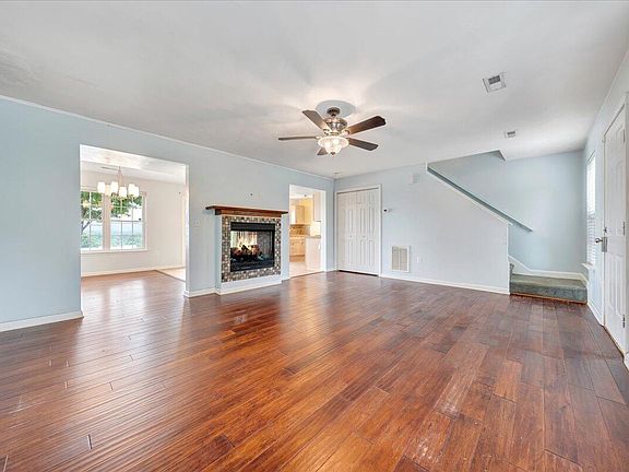 4th image of 4818 Golfview Dr NE