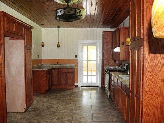 "148EArdoinStInterior.jpg"