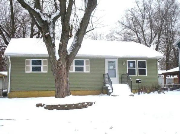 2204 Easter Ave, Pekin, IL 61554