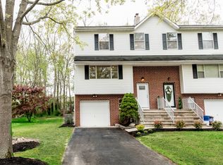 63 Lone Star Ln, Manalapan, NJ 07726
