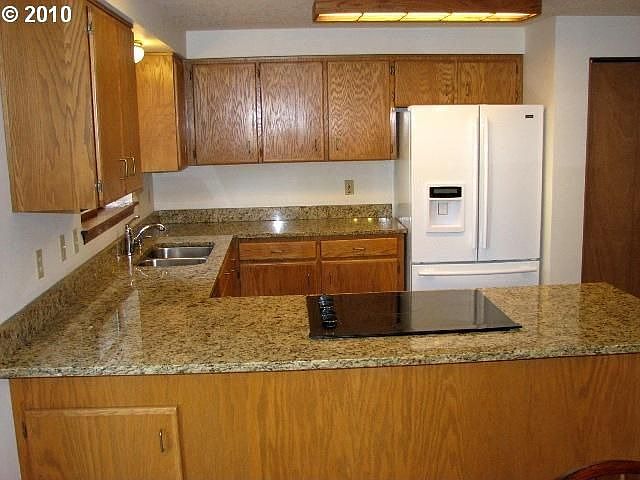 Kitchen & Breakfast Bar