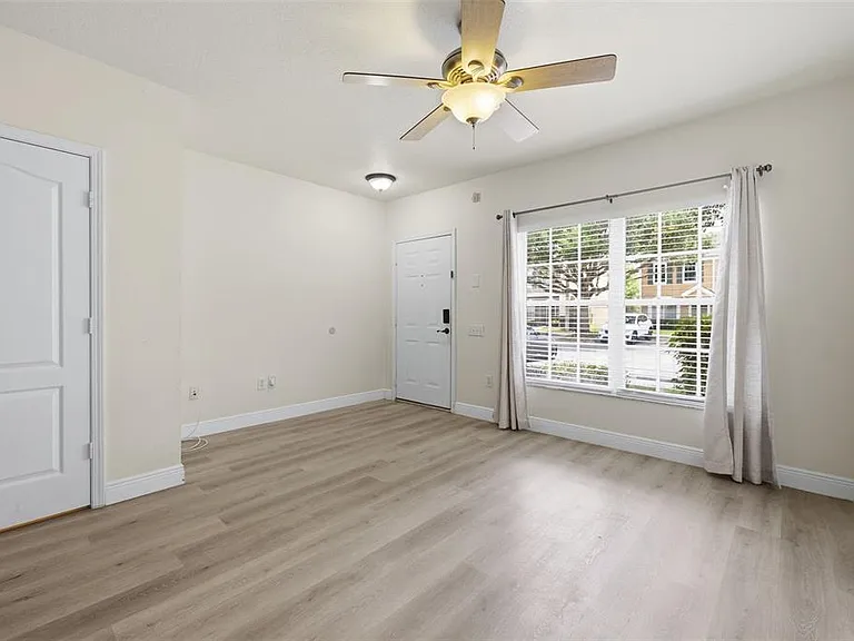 1141 Kennewick Ct — Photo 3