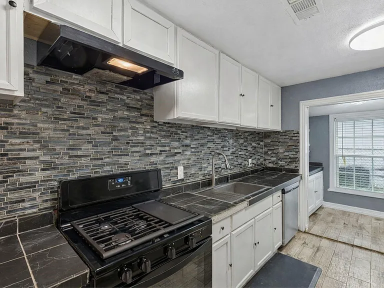 105 Pompano Ave — Photo 10