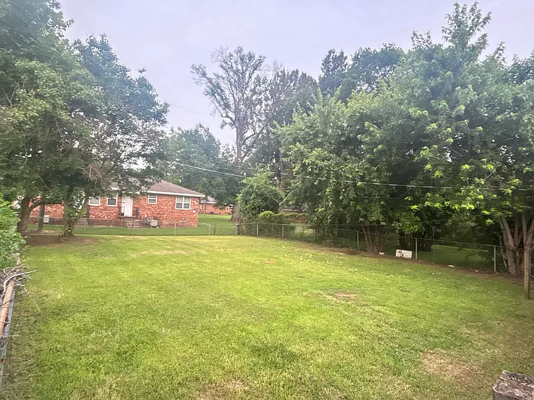 205 Warren St — Photo 2