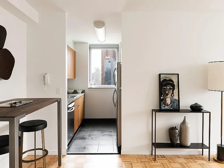 455 W 37th St #1106 — Photo 9