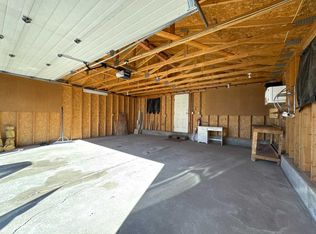 6715 N 43rd Ave NE, Calgary, AB T1Y5N9