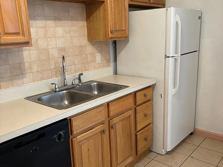 35 Logan Ave #1 — Photo 18