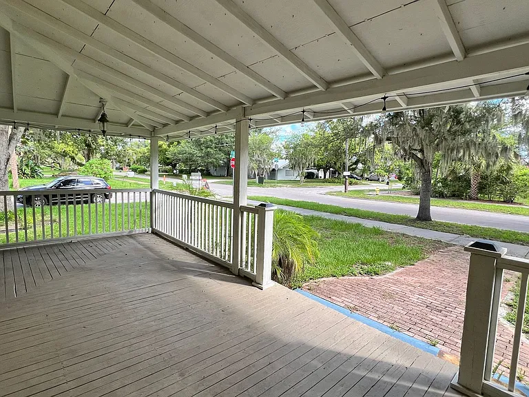 523 W Oak St — Photo 26