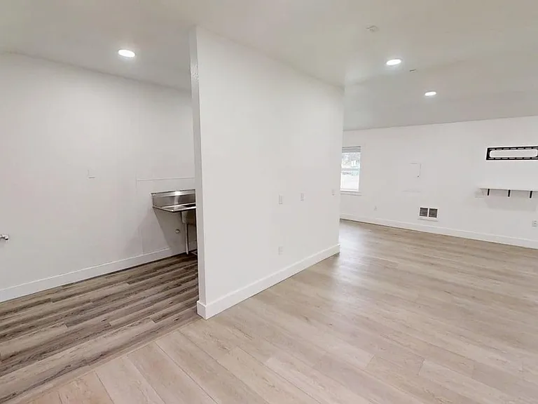 11518 NE Sandy Blvd — Photo 13