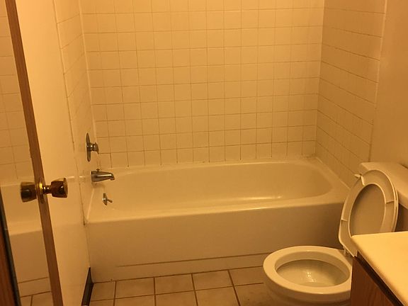 3rd image of 1100 S Marietta Dr Floor 2