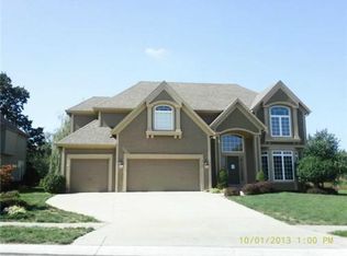 5708 NE Maybrook Rd, Lees Summit, MO 64064