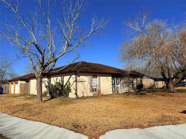 2112 Rose Rd, Pearland, TX 77581