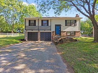 4505 NW Amesbury Rd, Blue Springs, MO 64015