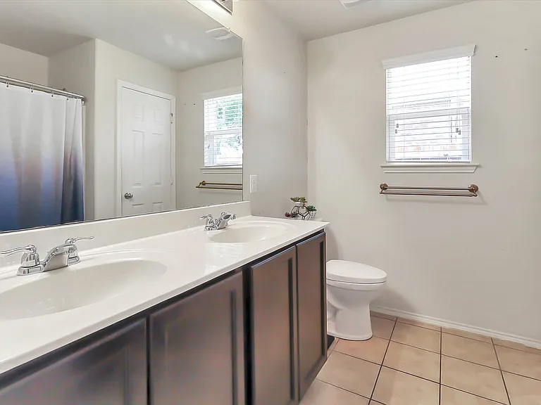 1713 Megan Creek Dr — Photo 6