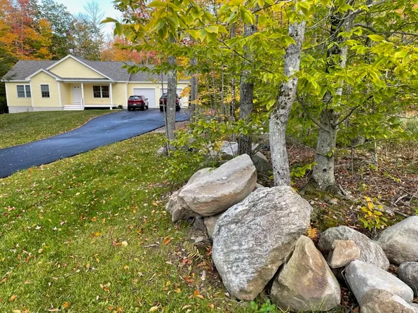 14 Arlington Court, Gray, ME 04039