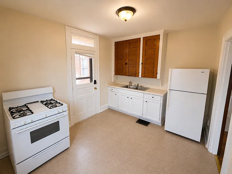 952 Hamlet St #952.5 — Photo 5