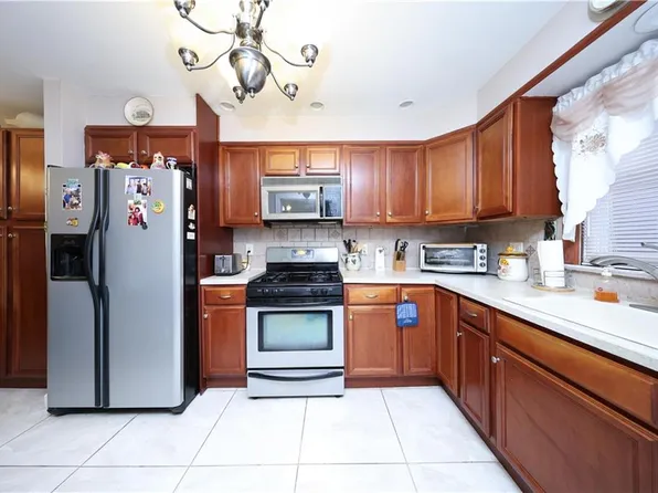 157 Exeter Street image 10 of 40