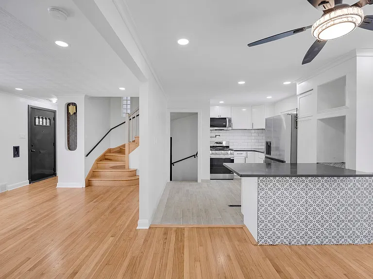 10606 S Vernon Ave — Photo 6