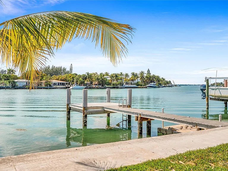 1170 S Biscayne Point Rd — Photo 45