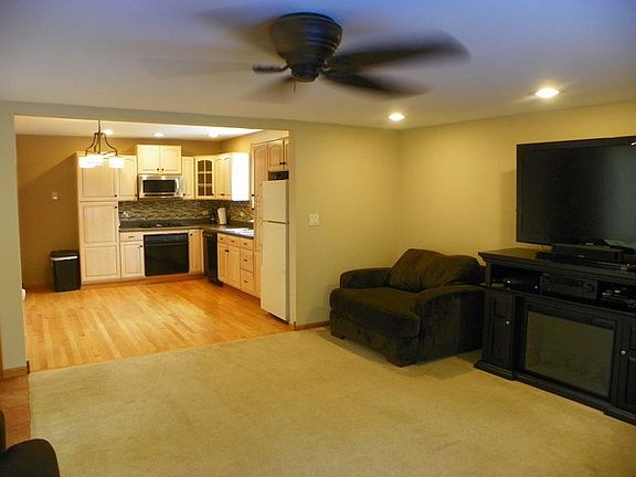 5th image of 2840 W 102nd Pl