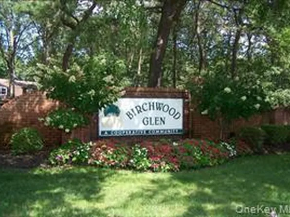 6 Glen Hollow Drive #A33, Holtsville, NY 11742