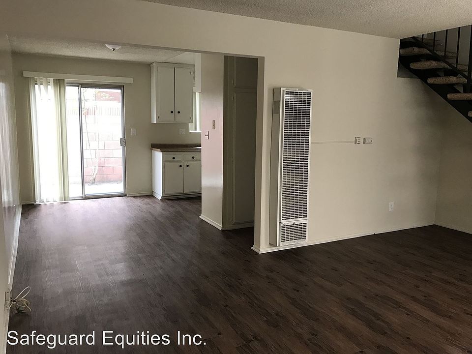 2nd image of 15335 1/2 Woodruff Pl