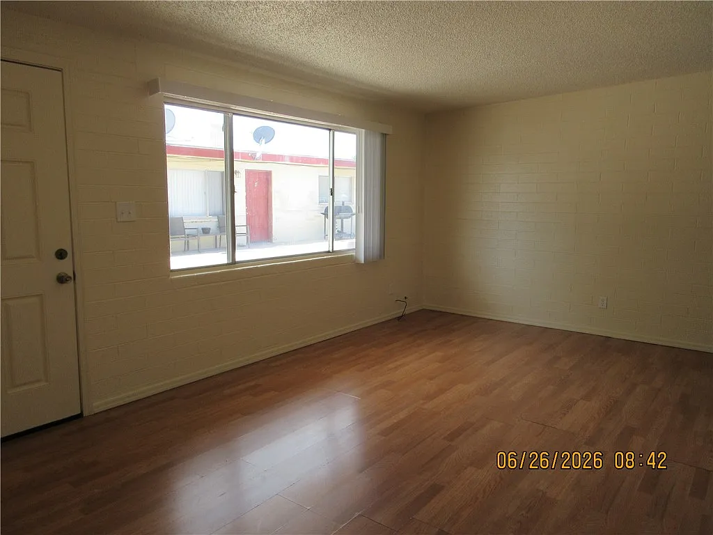 2 bed, 1.0 bath, 700 sqft, $825 — Photo 3